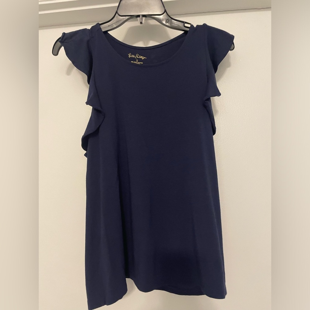 Lilly Pulitzer! Navy cross back tank and ruffle sleeve detail!
